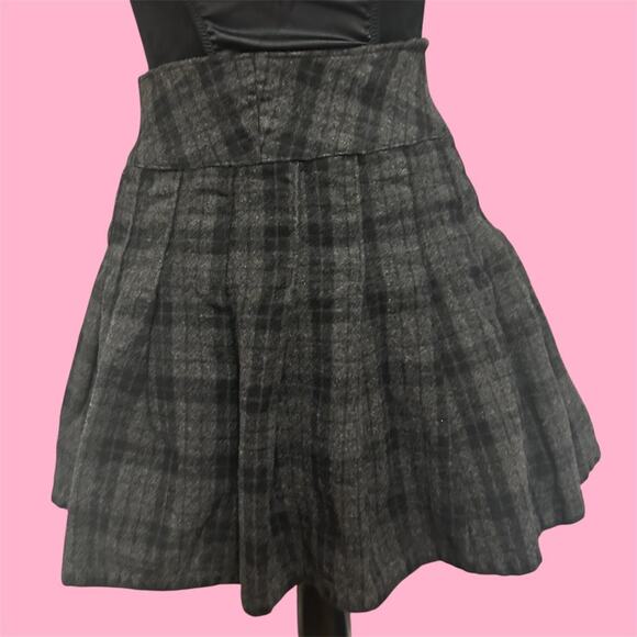 Vintage 70s Black and grey plaid pleated mini skirt - Picture 1 of 7